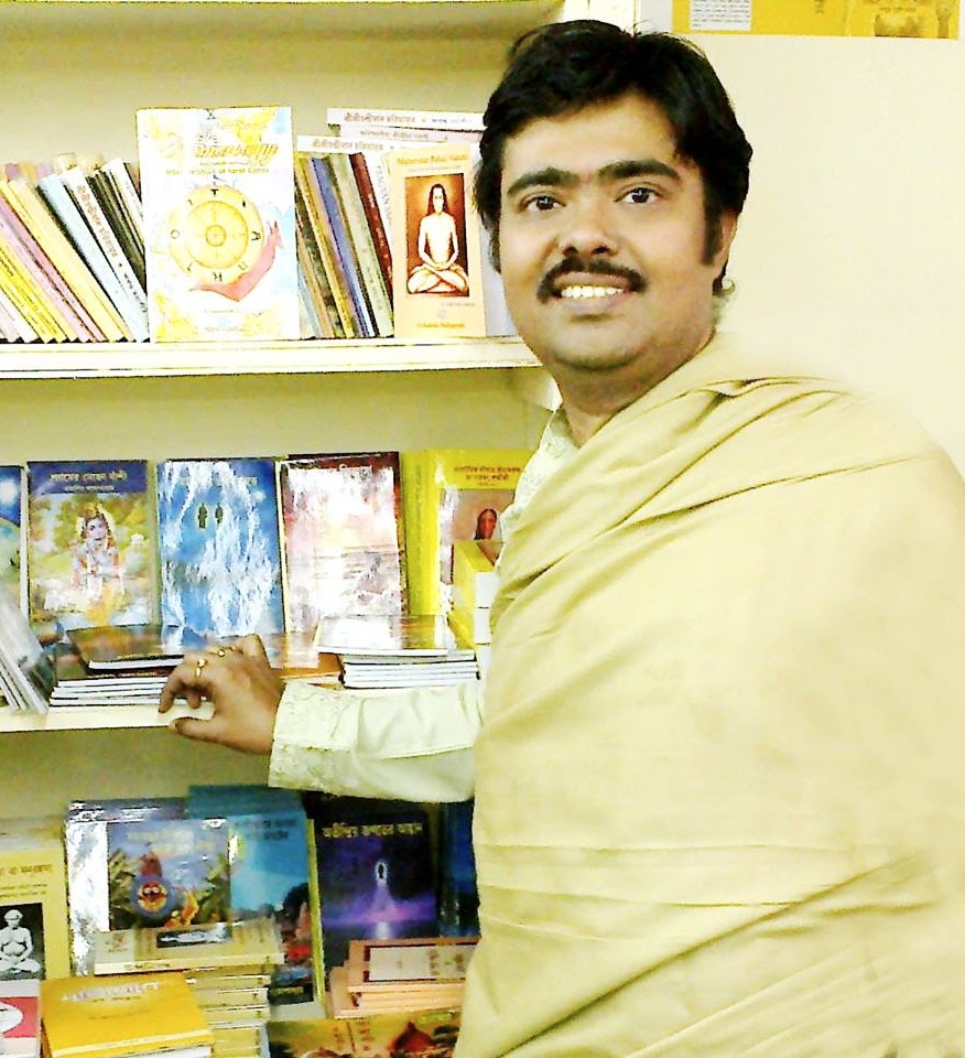 Tarashis Gangopadhyay in a white shawl